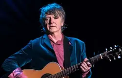 AI-hamis videóval támadták a Crowded House frontemberét, Neil Finnt