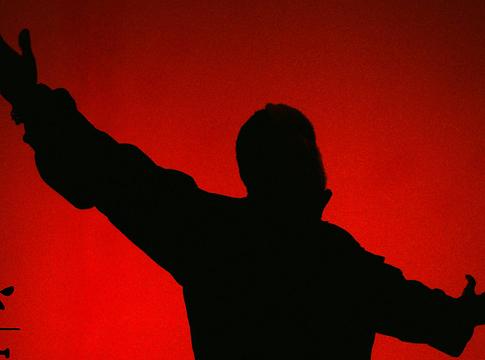 Kneecap: új kislemez politikai éllel, érkezik a FENIAN album