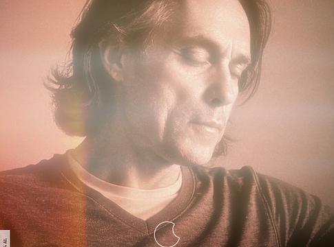 Nicholas Gunn új korszakot nyit az „I Feel” című dallal