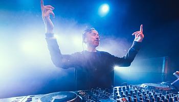 Benny Benassi: a Satisfaction nyomán jön a Feel The Bass
