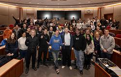 Kaskade vendégelőadóként a Harvard Üzleti Iskolában