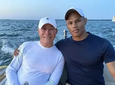 David Geffen békésen rendezte válását a jóval fiatalabb exével