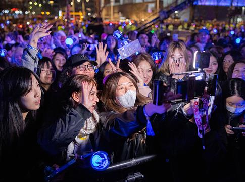 BTS visszatérése: rekordkoncert és vegyes piaci reakciók Szöulban