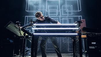 Jean-Michel Jarre az MVM Dome-ban ünnepli az Oxygène 50. évfordulóját