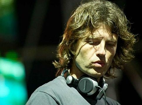 Hernan Cattaneo és Mercurio új köntösbe öltöztette az HVOB „Attention” című dalát