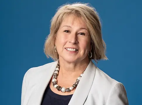 Vezetőváltások a zeneipar élén: nyugdíjba vonul a CMA vezérigazgatója, távozik a TuneCore CEO-ja Summary Sarah Trahern 2