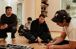 Fred again.. és a LATIN MAFIA élő adásban készített közös mixtape-et
