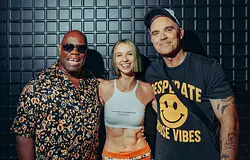 Robbie Williams meglepetésfellépéssel érkezett az UNVRS Ibiza pultjába