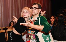 Jack Antonoff és Hayley Williams a koncertipar válságáról: „A zenészek nem tudnak megélni a nagyvállalatok árnyékában”