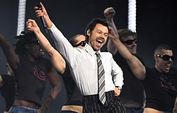 Harry Styles arany Blue Peter-jelvényt kapott