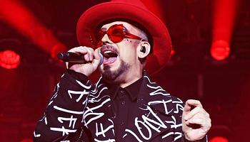 Boy George megosztó dalt tett közzé az izraeli–gázai konfliktusról