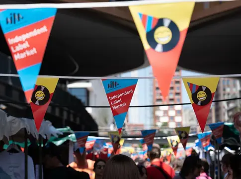 Visszatér Londonba az Independent Label Market: májusban újra megtelik lemezekkel a Coal Drops Yard