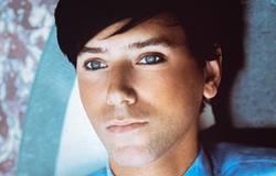 Tiga bejelentette új albumát – érkezik a HOTLIFE 2026 áprilisában