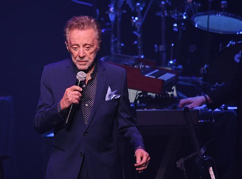 Frankie Valli az egészségére hivatkozva lemondta idei hátralévő koncertjeit