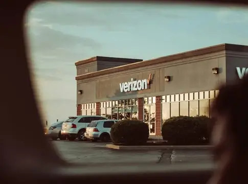 A kiadók nem hagyják annyiban – szembemennek a Verizon felfüggesztési kérelmével