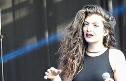 Lorde kiakadt a Spotify AI-funkciójára: „Hadd dönthessenek erről a művészek”