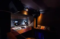 Berliner elektronikus zenei helyszín újranyitása egy év után