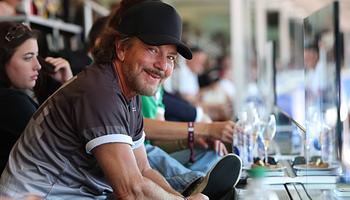 Eddie Vedder vezényelte a közönséget, miközben az Alive szólt a USA–Belgium meccs ivószünetében