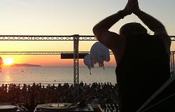 Ibizán 300 ezer eurós bírság vár az illegálbulira – Sven Väth keményen bírál