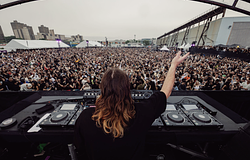 Solomun szabadtéri koncerttel érkezik New Yorkba a Fulton Fish Markethez