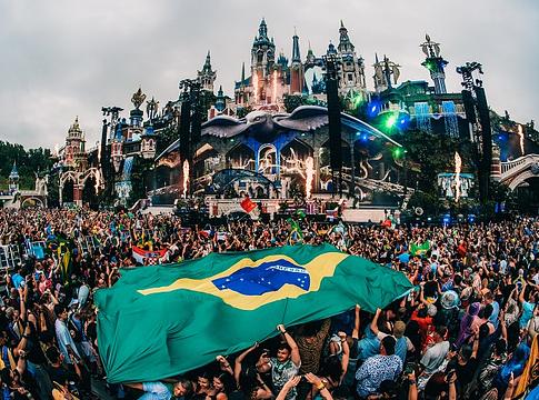 Tomorrowland Brasil 2025 – a „LIFE” varázsa élőben, otthonról!