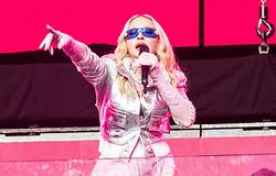 Madonna: „put your fucking phones down and connect” – üzenet a színpadra visszatérve