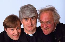 Az RTÉ a Father Ted Eurovision-epizódját tűzi műsorra a dalverseny helyett, Graham Linehan tiltakozik
