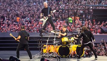 Metallica: Glasgowban a 500 Miles, Dublinban a Dirty Old Town szólt a középső blokkban