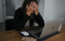 Stressz és szerek: hogyan reagál a Z generáció a munkahelyi nyomásra