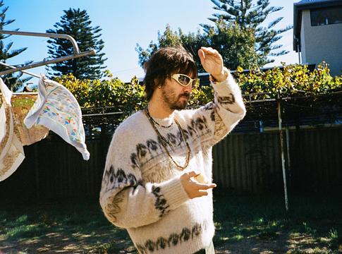 Kevin Parker és a kritika iránti vonzalom: miért keresi a negatív visszajelzéseket