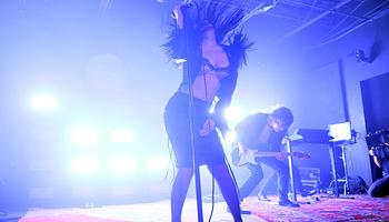 Charli XCX 25 dolláros Angel‑jegyeket dob a ‘MUSic, Fashion, Film’ észak‑amerikai turnéra