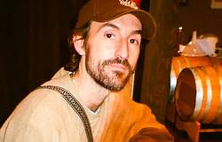 Adománygyűjtés indult Chris Stoker londoni DJ kezelésének támogatására