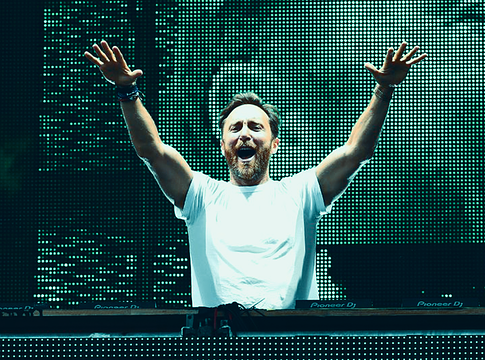 A DJ felemelkedése: klubpulttól a stadionszínpadig
