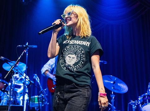Hayley Williams: az első szólóturné „visszaszoktatott az éjszakázásra”