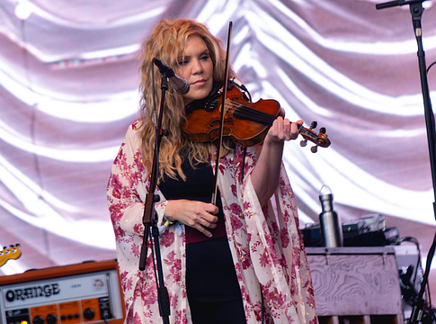 Chapter 11 alatt a Jade Presents – az Alison Krauss‑koncertet még aznap átszervezték
