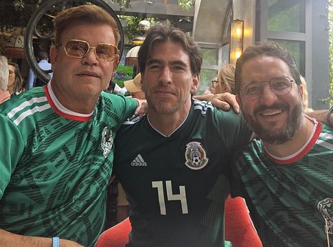 Focilázban turnézik Oakenfold