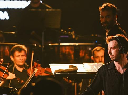 Mita Gami és a Meir Briskman Zenekar először New Yorkban: különleges elektronikus-szimfonikus debütálás a Brooklyn Paramountban