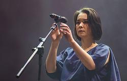 Mitski One Direction- és Frank Sinatra-feldolgozással dobja fel a Puberty 2 jubileumi kiadását