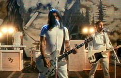 Véres zombihajsza a Foo Fighters új Spit Shine klipjében, Dave Grohl rendezésében