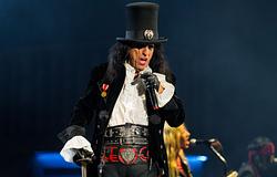 Alice Cooper szerint Trumpot a túlzott politikai korrektség miatt választották újra
