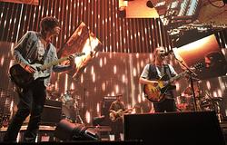 A Radiohead új merch kollekcióval és különleges színpadi koncepcióval tér vissza Európába