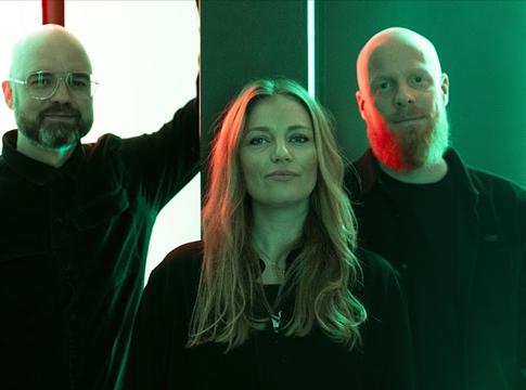 Új albummal és nagyszabású turnéval indult útnak a Tinlicker