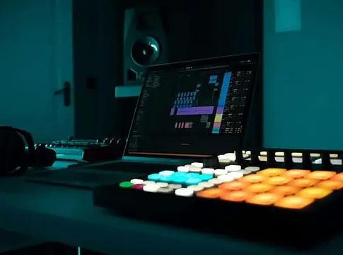 Sound Stock: mesterséges intelligenciával újradefiniált jogdíjmentes hangkönyvtár