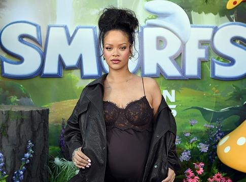 Rihanna Mariah The Scientist dalával karaokezik – és a Hupikék törpikéknél is énekel