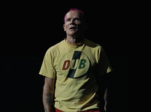 Flea bemutatja első szólóalbumát: érkezik az Honora és a nemzetközi turné