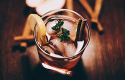 Alkoholmentes italok az ünnepi vacsorához: ízek, amelyek feldobják a Hálaadást