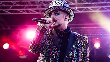 Boy George kirúgással fenyegeti zenészeit, ha nem játsszák pro‑Israel dalát, a We Will Dance AgAIn-t