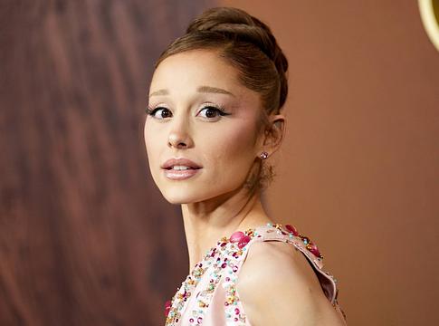 Ariana Grande megosztotta a Petal teljes dallistáját