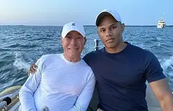 David Geffen békésen rendezte válását a jóval fiatalabb exével