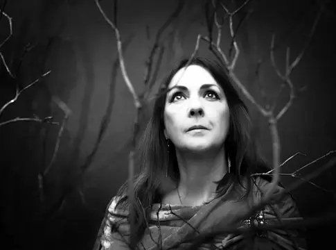Elhunyt Moya Brennan, a Chicane-féle Saltwater felejthetetlen hangja